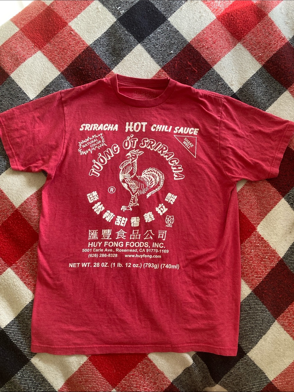 Huy Fong Sriracha Red Graphic Tee siratcha rooster mens M hot sauce
